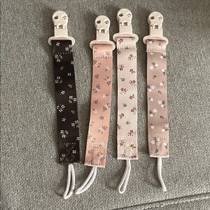 Floral Pacifier Clips by stadela